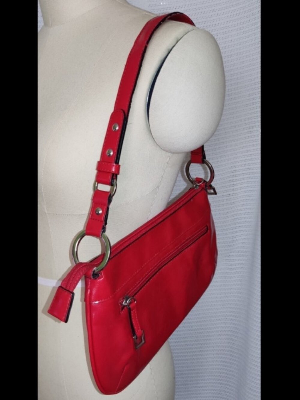 Guess Red Purse - Picture 4 of 16